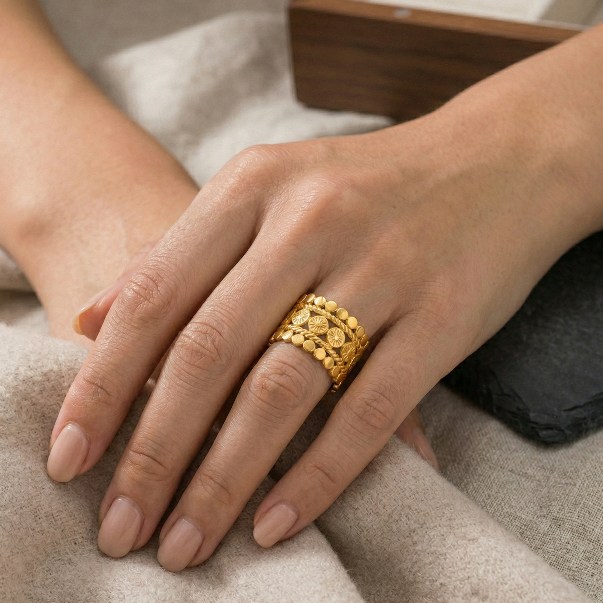 Anillos anchos y gruesos de acero inoxidable para mujer, color dorado.